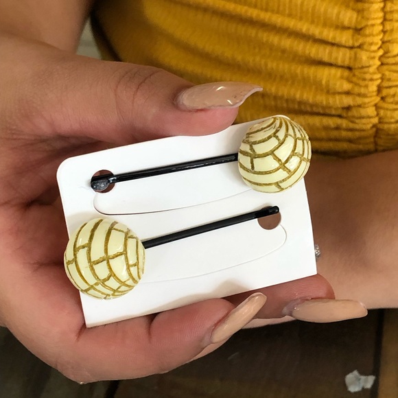 Mexican Pan Dulce Concha Bobby Pins - Picture 3 of 3
